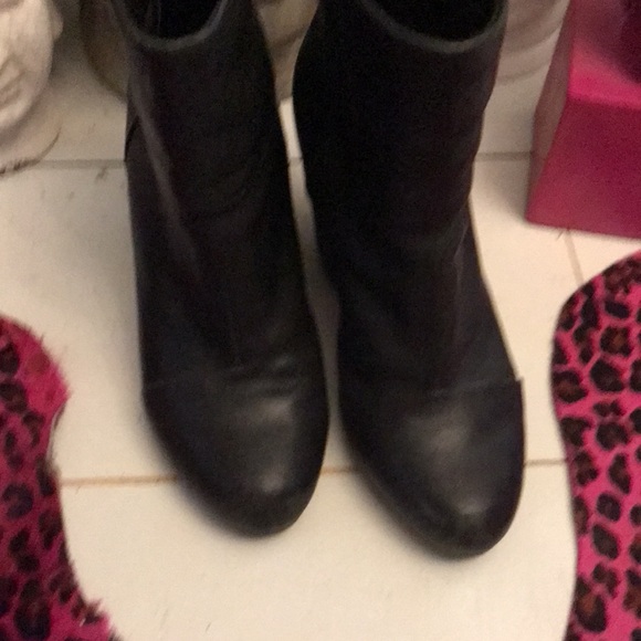 Rag and bone side 6 great condition! I don’t wear heels anymore sadly - Picture 2 of 2